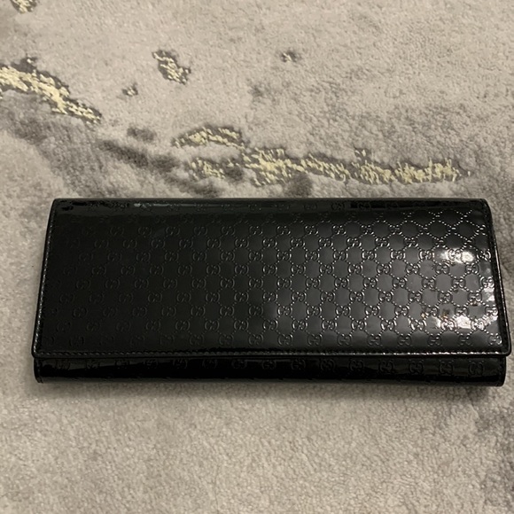 SOLD- Authentic Gucci Microguccissima Patent Leather Broadway Clutch- Black - Picture 3 of 9